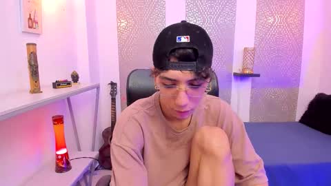 Snapshot of nikolay_gregori chatting on 11/24/25, 04:23 online show from 11/24/25, 04:23