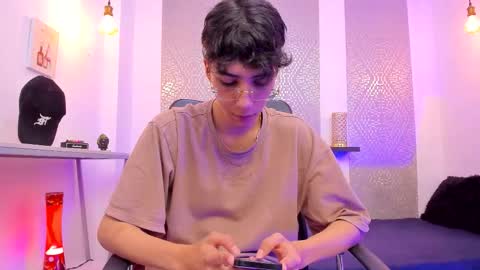 Snapshot of nikolay_gregori chatting on 11/26/25, 04:24 online show from 11/26/25, 04:24