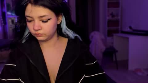 Snapshot of nikoli_naw chatting on 11/13/25, 05:01 nikoli_naw online show from 11/13/25, 05:01