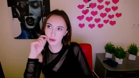 nikonara_ online show from 12/15/24, 06:26