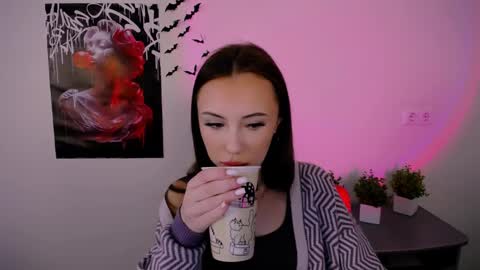 nikonara_ online show from 02/10/25, 09:47