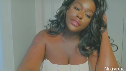 Snapshot of nikryptic chatting on 11/18/25, 06:01 Nikole online show from 11/18/25, 06:01