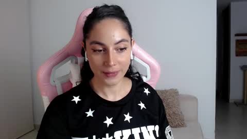 Snapshot of niky_blue chatting on 02/05/25, 10:55 niky_blue online show from 02/05/25, 10:55