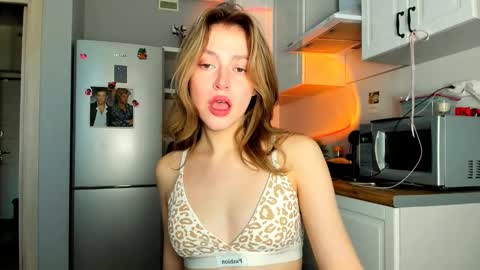 Veronica online show from 02/26/25, 10:04