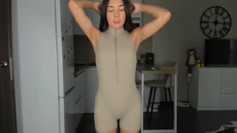 Bella online show from 11/26/25, 09:43