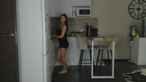 Snapshot of nilliluv chatting on 04/23/26, 12:29 Bella online show from 04/23/26, 12:29