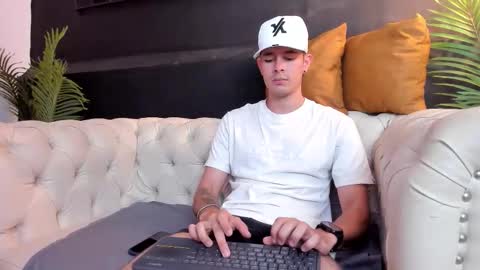 Nils online show from 10/08/25, 05:05