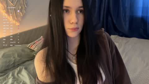 Snapshot of nimfaheart chatting on 12/29/24, 10:45 Jennet online show from 12/29/24, 10:45
