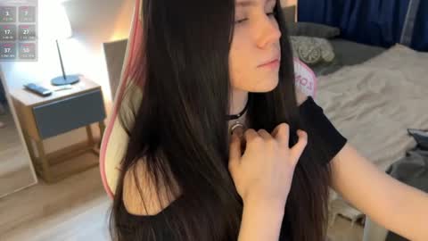 Snapshot of nimfaheart chatting on 02/15/25, 02:00 Jennet online show from 02/15/25, 02:00