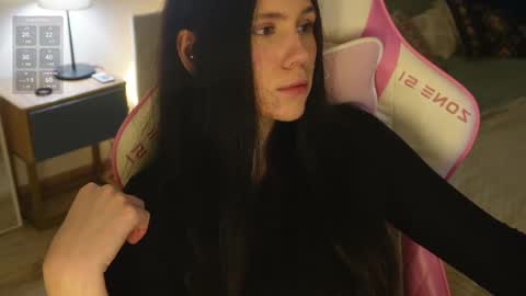 Snapshot of nimfaheart chatting on 02/19/25, 03:27 Jennet online show from 02/19/25, 03:27