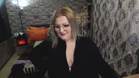 Snapshot of nimphoteasex chatting on 01/14/25, 08:52 Blonde Nimpho online show from 01/14/25, 08:52