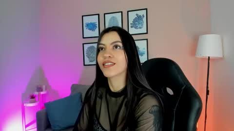 Snapshot of nina__dixon chatting on 11/28/25, 09:28 Nina online show from 11/28/25, 09:28