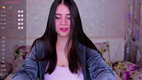 Snapshot of nina__si chatting on 01/11/25, 01:32 Nina online show from 01/11/25, 01:32