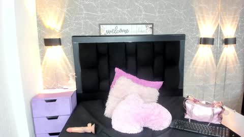 Nina online show from 01/31/25, 06:02