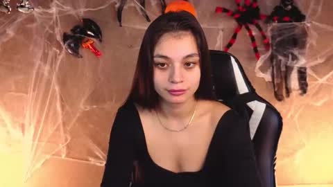 Snapshot of nina_fierce chatting on 10/29/25, 02:25 Ketrin online show from 10/29/25, 02:25