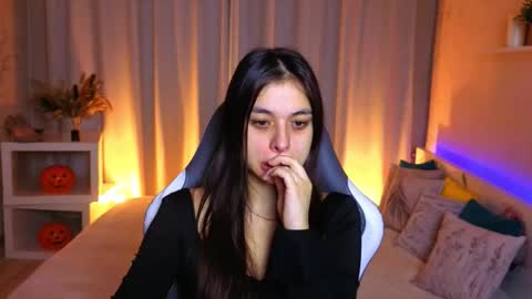 Snapshot of nina_fierce chatting on 11/22/25, 02:43 Ketrin online show from 11/22/25, 02:43