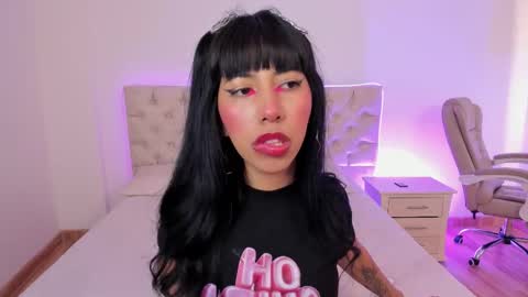 Nina Fox  online show from 10/16/25, 01:45