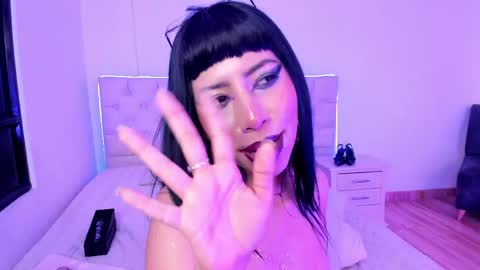 Nina Fox  online show from 05/15/26, 11:45