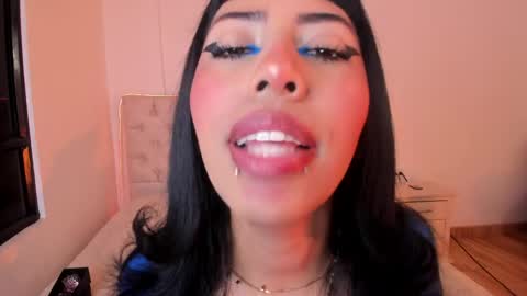 Nina Fox  online show from 05/30/26, 05:43