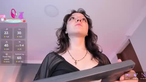 Snapshot of nina_ford_ chatting on 11/17/25, 03:01 nina_ford_ online show from 11/17/25, 03:01