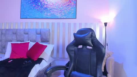 nina_glow_ online show from 02/28/26, 11:44