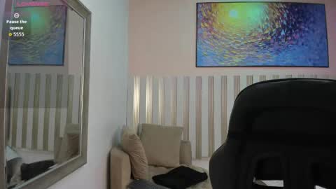 Snapshot of nina_glow_ chatting on 05/19/26, 11:27 nina_glow_ online show from 05/19/26, 11:27