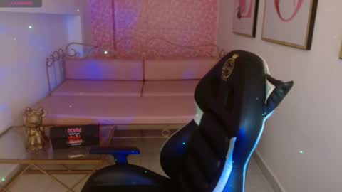 Snapshot of nina_harpper_ chatting on 03/27/26, 01:11 Nina online show from 03/27/26, 01:11