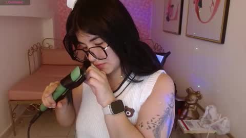 Snapshot of nina_harpper_ chatting on 03/28/26, 01:43 Nina online show from 03/28/26, 01:43