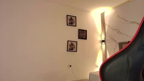  N I N A online show from 11/30/25, 02:54