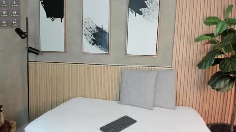 NINA online show from 10/05/25, 12:25