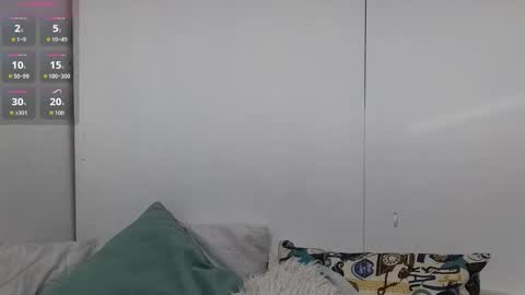 Ninaa fox online show from 12/01/25, 04:23