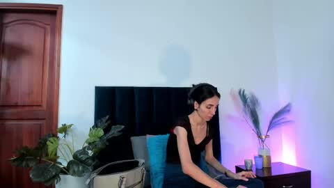 Nina online show from 10/10/25, 06:51