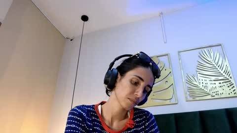 Nina online show from 10/22/25, 06:07
