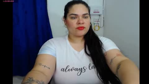 Snapshot of ninafuentes2x chatting on 05/28/26, 04:21 NinaFuentes online show from 05/28/26, 04:21