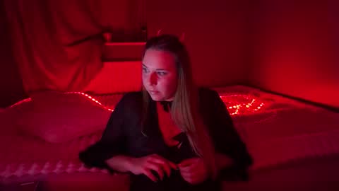 Snapshot of ninaglow_ chatting on 10/06/25, 06:38 ninaglow_ online show from 10/06/25, 06:38