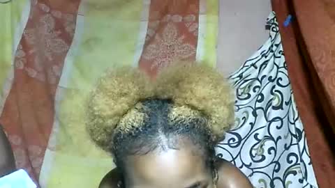 Snapshot of ninah9794 chatting on 11/27/25, 05:31 Ninah9794 online show from 11/27/25, 05:31