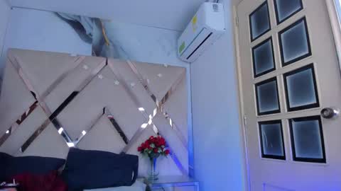 ninahtx online show from 11/16/25, 08:36