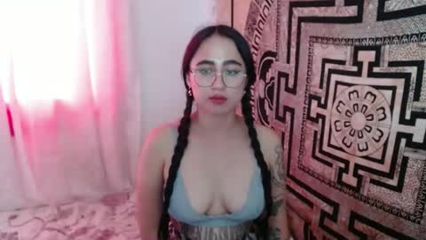 Snapshot of ninakravtz chatting on 12/16/24, 05:11 N I N A online show from 12/16/24, 05:11