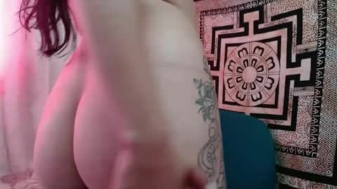 Snapshot of ninakravtz chatting on 12/17/24, 05:58 N I N A online show from 12/17/24, 05:58