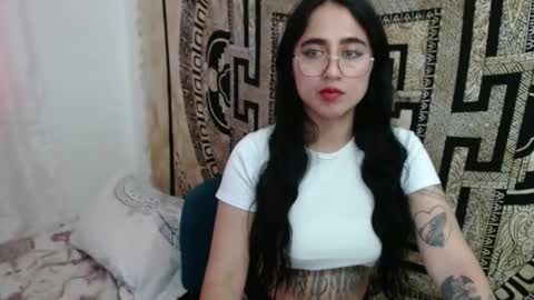 Snapshot of ninakravtz chatting on 12/20/24, 01:43 N I N A online show from 12/20/24, 01:43