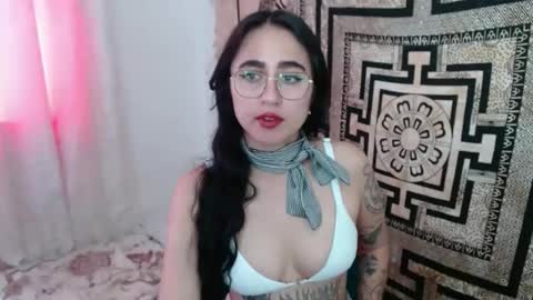 Snapshot of ninakravtz chatting on 12/21/24, 02:04 N I N A online show from 12/21/24, 02:04