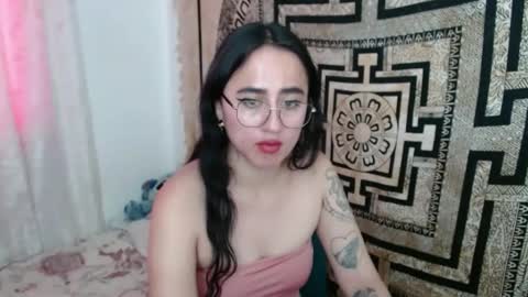 Snapshot of ninakravtz chatting on 12/23/24, 01:56 N I N A online show from 12/23/24, 01:56