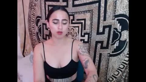 Snapshot of ninakravtz chatting on 12/30/24, 05:23 N I N A online show from 12/30/24, 05:23