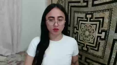 Snapshot of ninakravtz chatting on 01/07/25, 11:14 N I N A online show from 01/07/25, 11:14