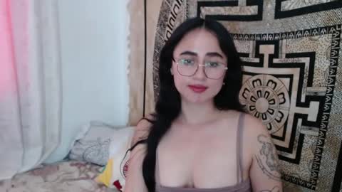 Snapshot of ninakravtz chatting on 01/08/25, 10:37 N I N A online show from 01/08/25, 10:37