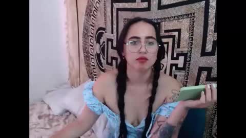 Snapshot of ninakravtz chatting on 01/11/25, 06:44 N I N A online show from 01/11/25, 06:44