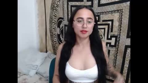 Snapshot of ninakravtz chatting on 01/20/25, 11:10 N I N A online show from 01/20/25, 11:10