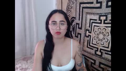 Snapshot of ninakravtz chatting on 01/21/25, 04:37 N I N A online show from 01/21/25, 04:37