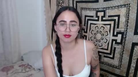 Snapshot of ninakravtz chatting on 01/22/25, 03:18 N I N A online show from 01/22/25, 03:18