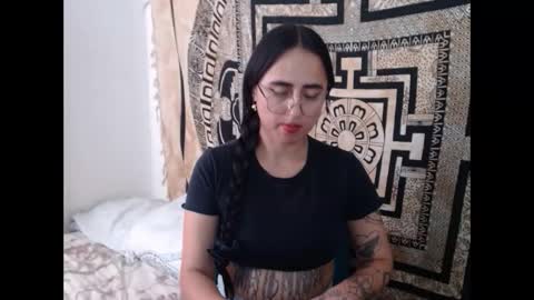 Snapshot of ninakravtz chatting on 01/22/25, 08:06 N I N A online show from 01/22/25, 08:06